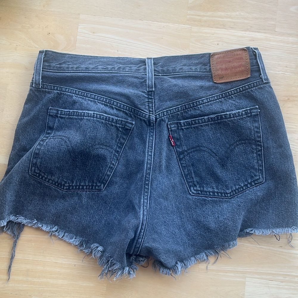 LEVIS Black High Rise 501 Cut Off Short Off W29 - Picture 2 of 3